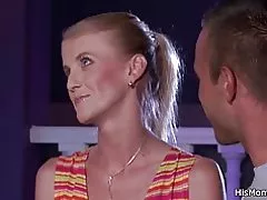 Hairy pussy kukomaa na kijana wasagaji