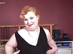 Kubwa amateur granny na favorite toy nyeusi